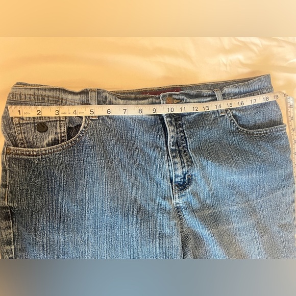 Gloria Vanderbilt Blue Jeans - Picture 7 of 7